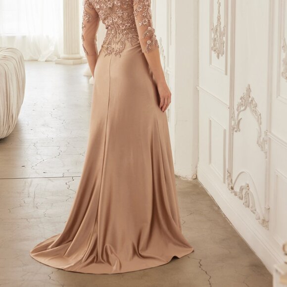 Formal dress.Mother of the bride evening party wedding guest silver fitted gown - Picture 4 of 8